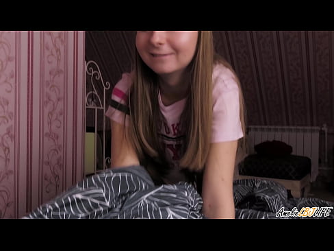 ❤️ Blondie ດູດ BFF ຂອງນາງຢ່າງເລິກເຊິ່ງແລະໄດ້ຮັບຄວາມຫມັ້ນຢູ່ໃນປາກຂອງນາງ ❤️❌ ວິດີໂອເພັນ ຢູ່ຄອມ lo.bestsexporno.ru ️❤